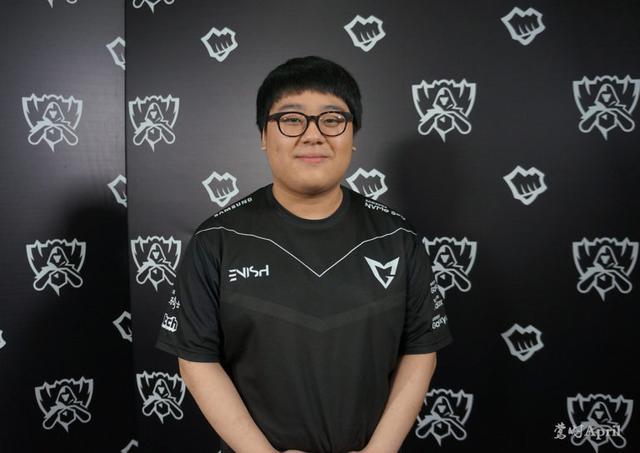 一场硬仗中 一场硬仗中